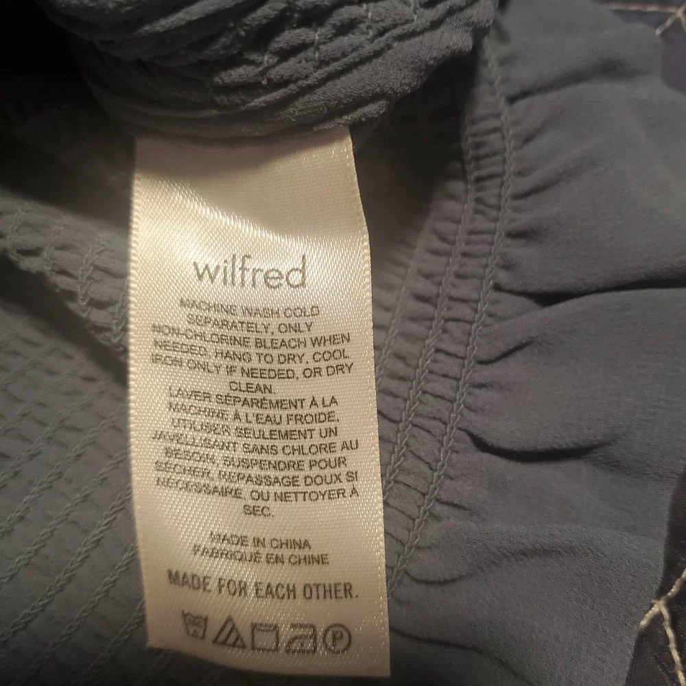 Aritzia Wilfred Size S Temptest Smocked Cropped Blouse in Granite Blue TINY FLAW